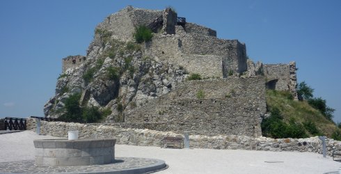 Ch&acirc;teau de Dev&iacute;n 
